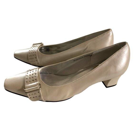 Ros Hommerson Womens Size 8.5 M Tan beige Buckle Beaded Toe Block 2 in Heel - Picture 1 of 7